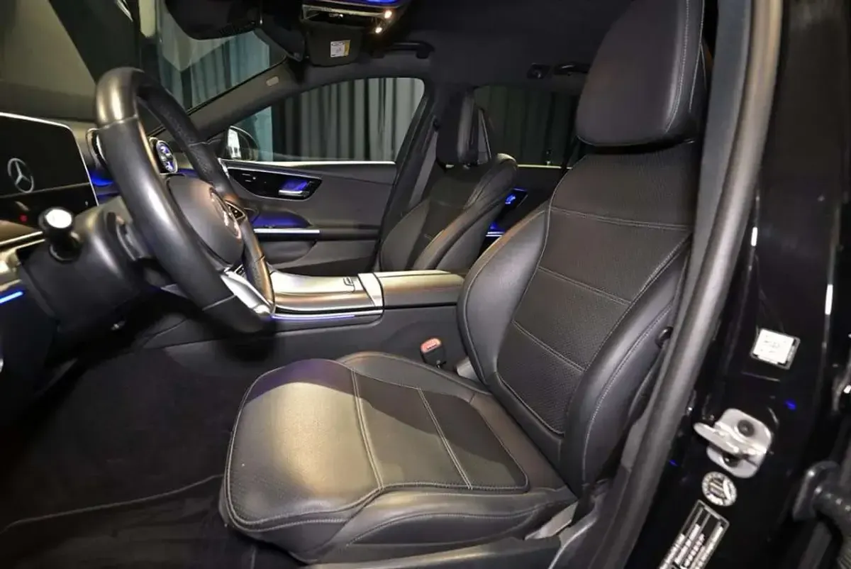 Gebraucht Mercedes C200 163 PS (119 kW) 2023 Metalliclack obsidianschwarz metallic Limousine