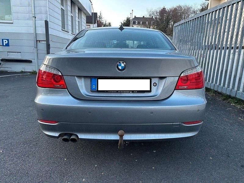 Gebraucht BMW 525 197 PS (144 kW) 2007 Grau Limousine