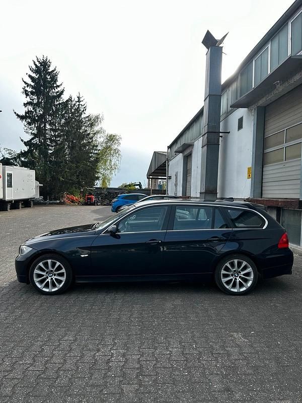 Gebraucht BMW 330 231 PS (169 kW) 2006 Blau Kombi