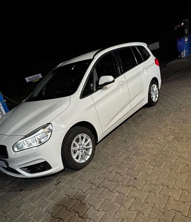 Weiß Gebraucht 2017 BMW 216 Van / Kleinbus | 7.400 € (Fairer Preis) - Bild 1/3