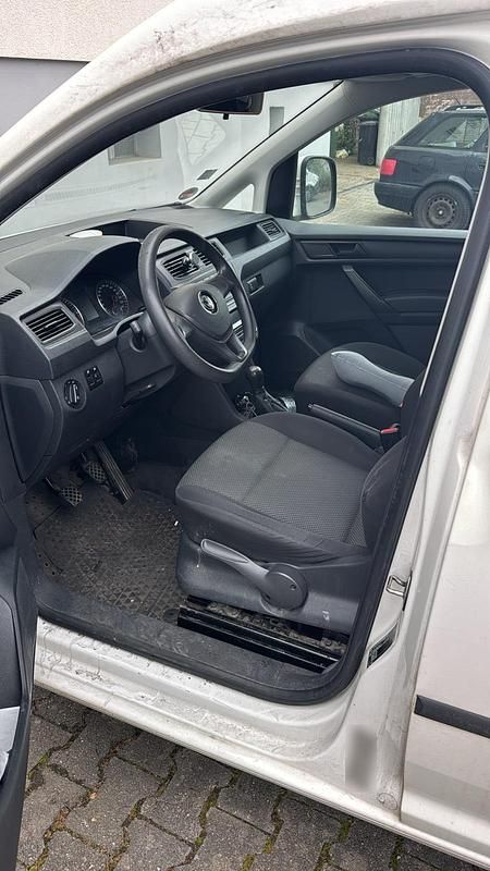 Second-hand VW Caddy 101 CP (74 kW) 2016 Alb Monovolum