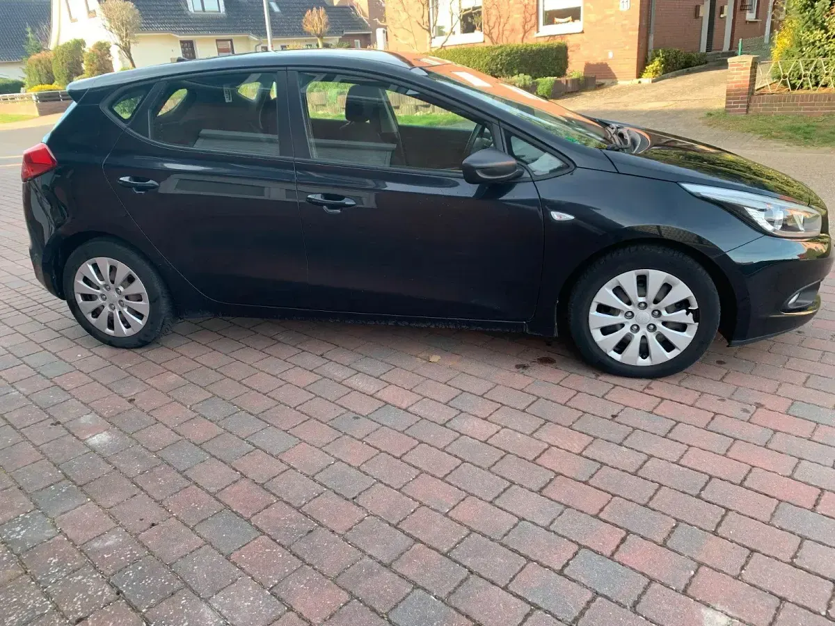 Gebraucht Kia Ceed 99 PS (72 kW) 2014 Schwarz Kleinwagen