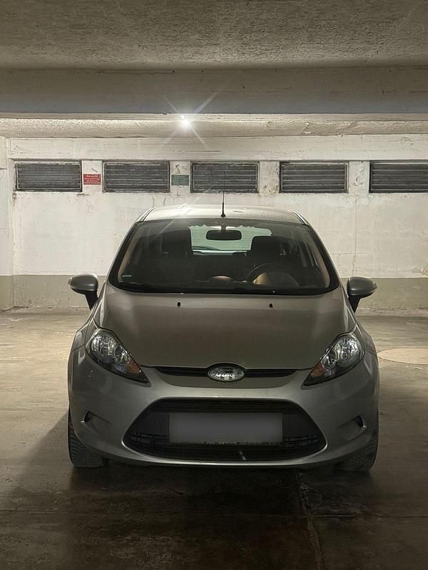 Gebraucht Ford Fiesta 80 PS (58 kW) 2009 Silber Kleinwagen