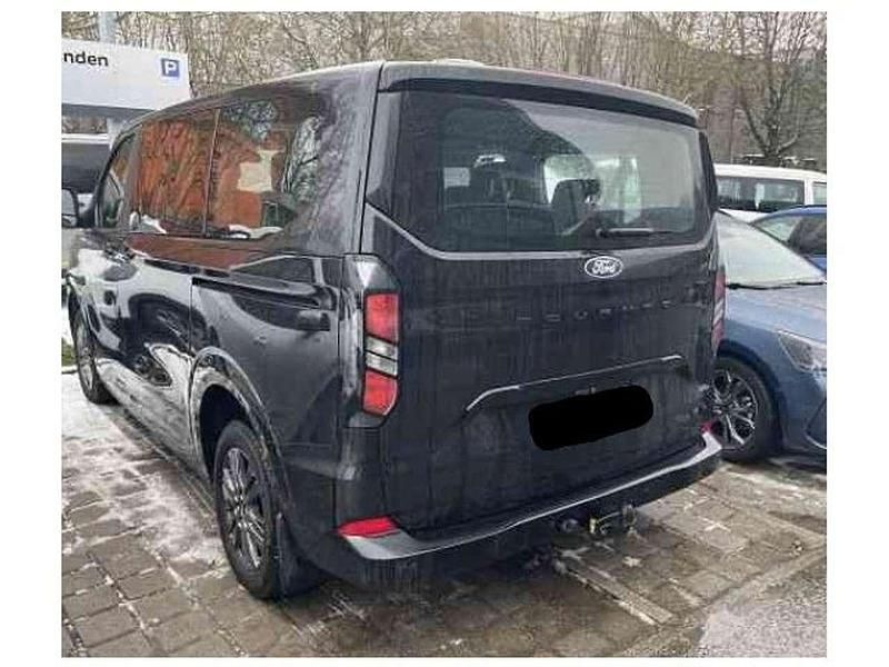 Gebraucht Ford Tourneo Titanium 136 PS (100 kW) 2025 Schwarz Van / Kleinbus