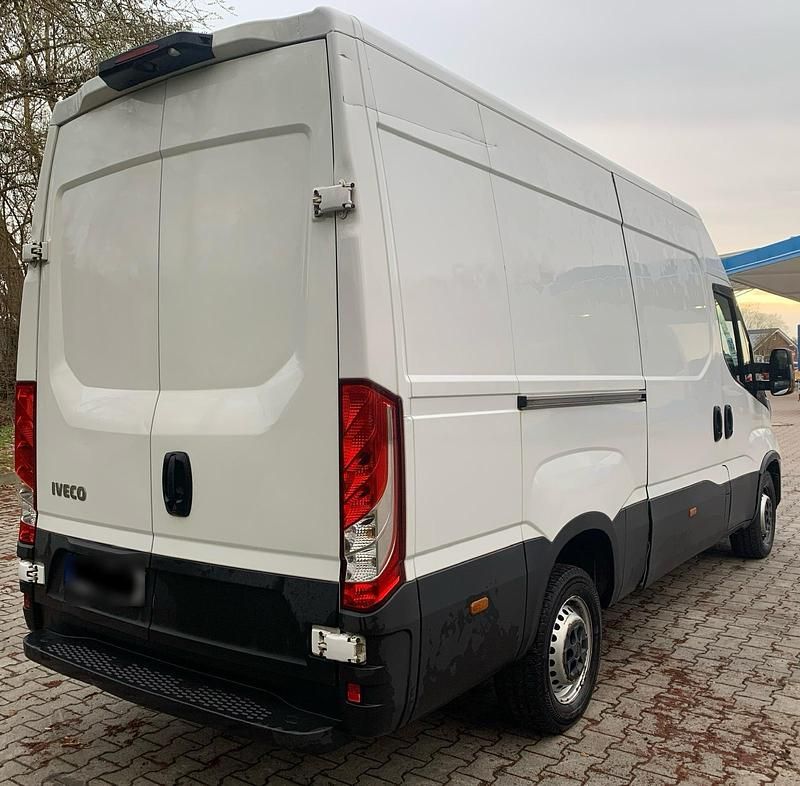 Gebraucht Iveco Daily 136 PS (100 kW) 2020 Weiß Van / Kleinbus