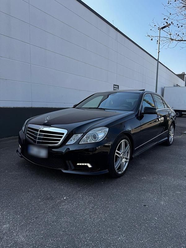 Gebraucht Mercedes E500 387 PS (284 kW) 2009 Schwarz Limousine
