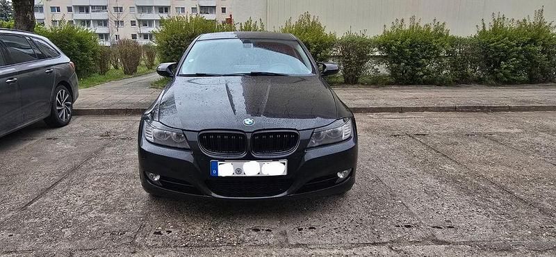 Używany BMW 320 184 KM (135 kW) 2012 Czarny Sedan/Limuzyna