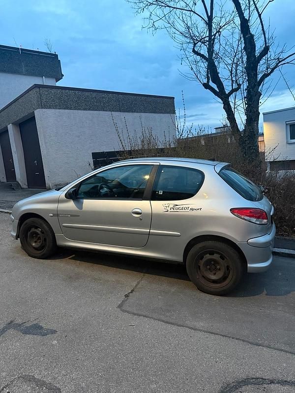 Gebraucht Peugeot 206 88 PS (64 kW) 2004 Silber Coupé