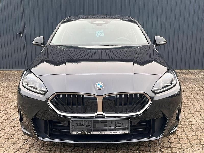 Gebraucht BMW 120 156 PS (114 kW) 2024 Black sapphiremetallic Kleinwagen