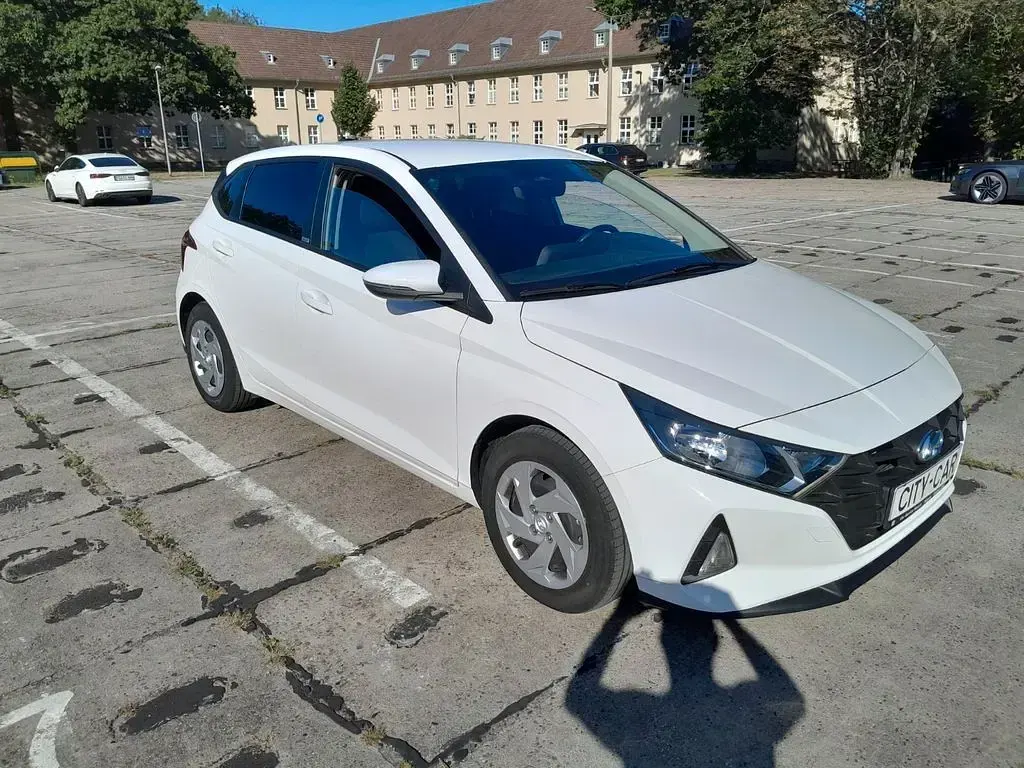 Gebraucht Hyundai i20 Select 84 PS (61 kW) 2021 Weiß Kleinwagen