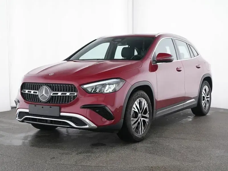 Gebraucht Mercedes GLA200 Advanced 163 PS (119 kW) 2025 Manufaktur lack patagonienrot (metallic) SUV