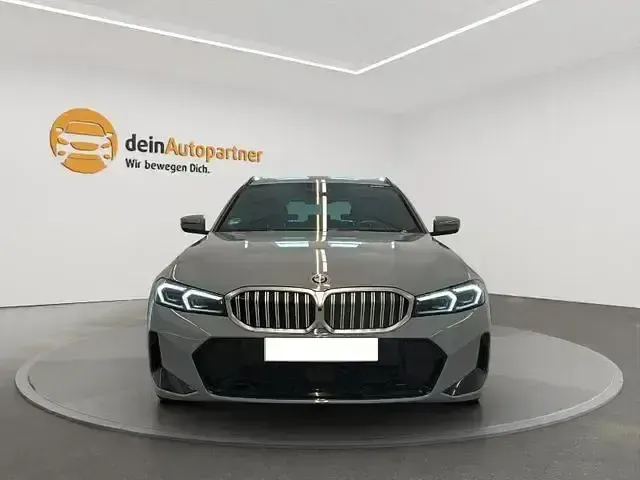 Gebraucht BMW 320 M Sport 190 PS (139 kW) 2024 Brooklyn grau Kombi