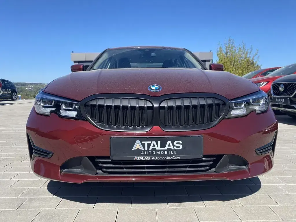Gebraucht BMW 320e Performance 204 PS (150 kW) 2022 Rot Limousine