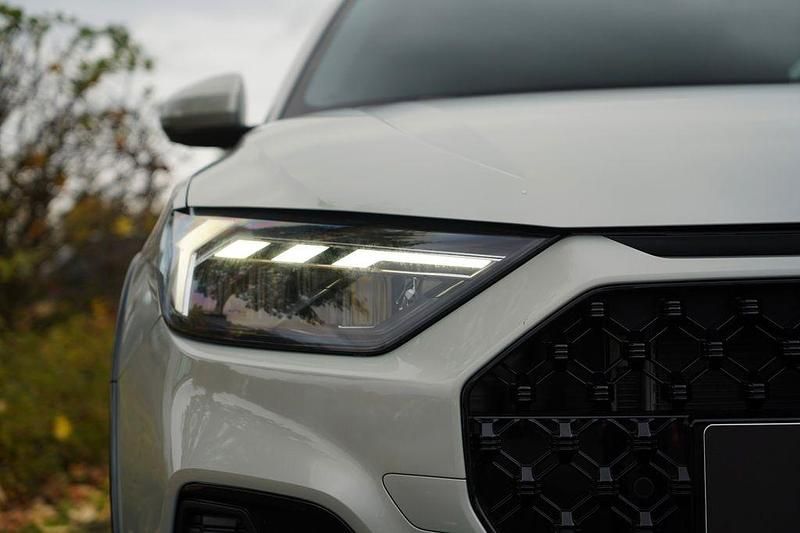 Neu Audi A1 S-Line 150 PS (110 kW) 2025 Grau SUV