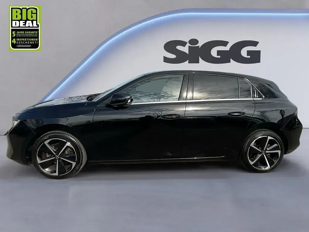 Gebraucht Opel Astra Elegance 131 PS (96 kW) 2023 Diamant schwarz/karbon schwarz Limousine