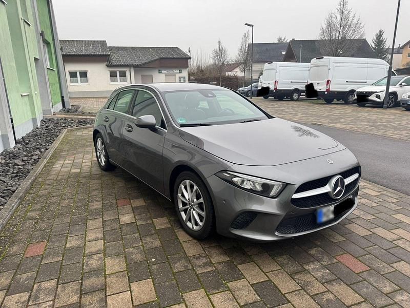 Gebraucht Mercedes A200 163 PS (119 kW) 2019 Grau Limousine