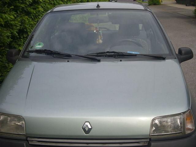 Second-hand Renault Clio 75 CP (55 kW) 1993 Albastru Hatchback