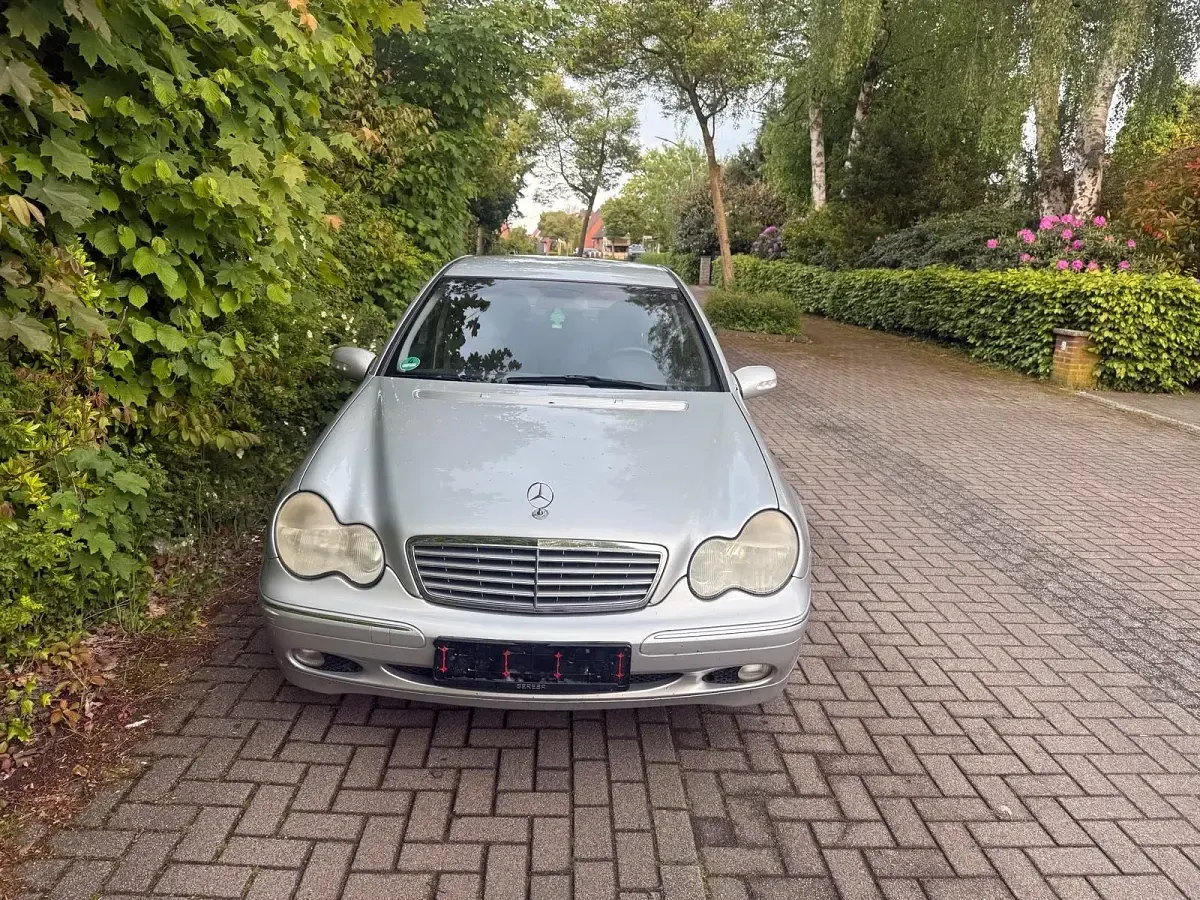 Second-hand Mercedes C220 143 CP (105 kW) 2001 Argintiu Berlinǎ