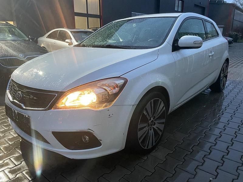 Usado Kia Ceed Spirit 128 CV (94 kW) 2011 Blanco Utilitario