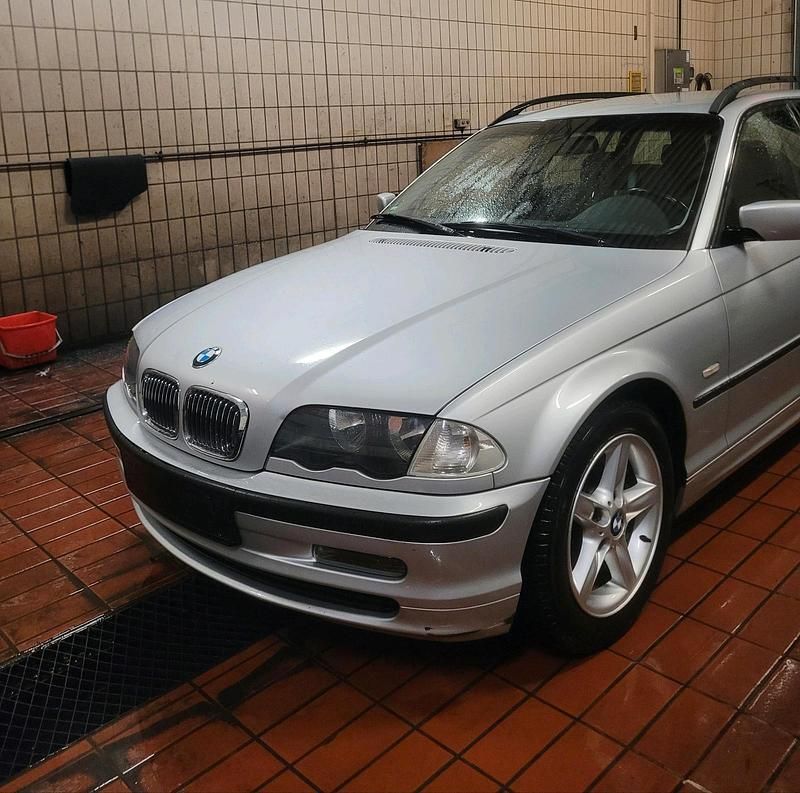 Gebraucht BMW 320 170 PS (125 kW) 2000 Silber Kombi