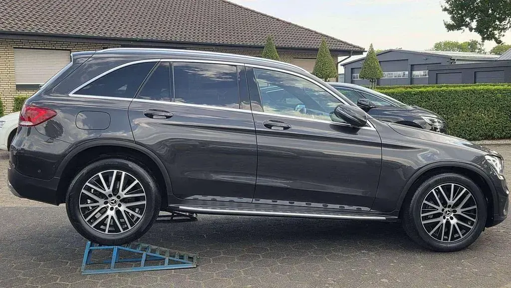 Gebraucht Mercedes GLC220 194 PS (142 kW) 2019 Grafitgrau  metalliclack SUV