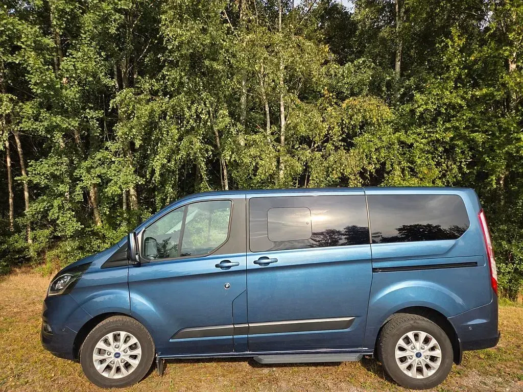 Gebraucht Ford Tourneo 131 PS (96 kW) 2020 Blau Van / Kleinbus