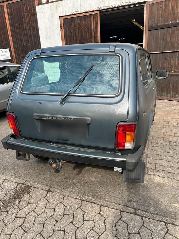 Second-hand Lada niva 82 CP (60 kW) 2011 Gri SUV