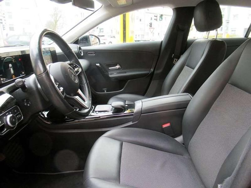 Gebraucht Mercedes CLA200 150 PS (110 kW) 2020 Nachtschwarz Kombi