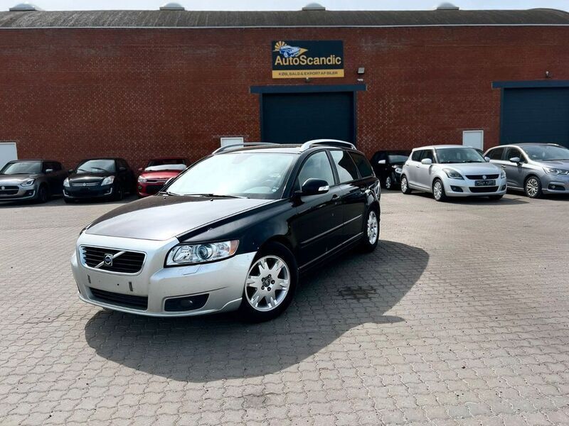 Schwarz Gebraucht 2012 Volvo V50 Business Edition Kombi | 2.400 € (Superpreis) - Bild 1/4