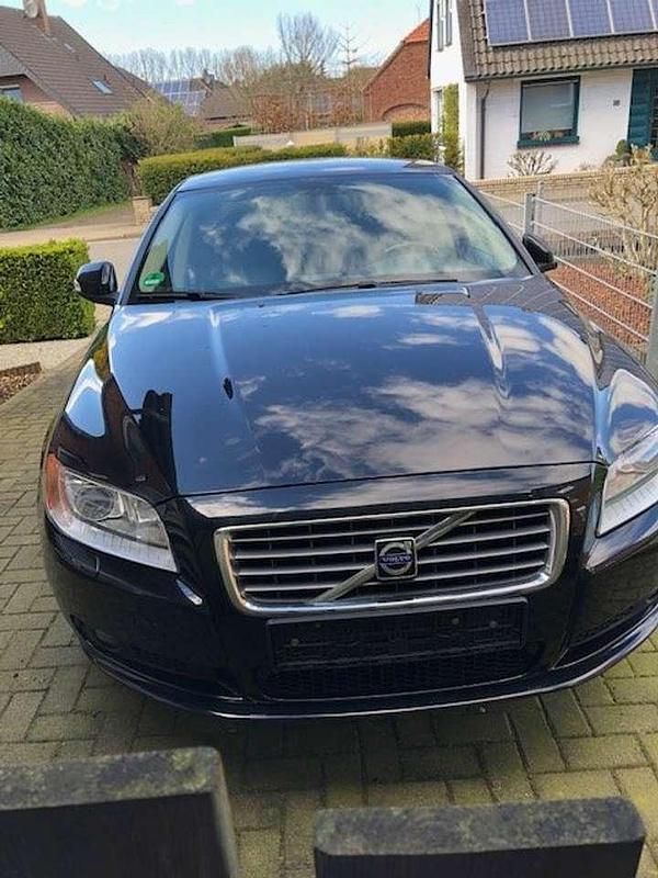 Schwarz Gebraucht 2006 Volvo S80 Momentum Limousine | 6.900 € (Fairer Preis) - Bild 1/4