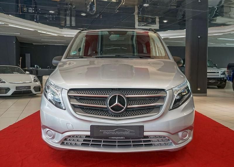 Silber Gebraucht 2019 Mercedes Vito Van / Kleinbus | 29.699 € (Guter Preis) - Bild 1/4