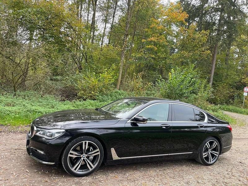 Gebraucht BMW 730L 265 PS (194 kW) 2017 Limousine