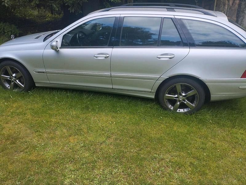 Gebraucht Mercedes 320 224 PS (164 kW) 2005 Silber Kombi