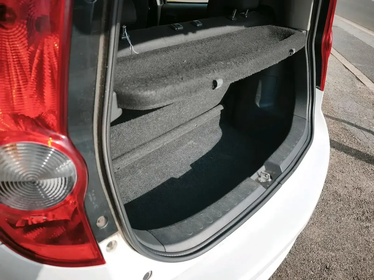 Gebraucht Opel Agila 68 PS (50 kW) 2014 Weiß Kleinwagen