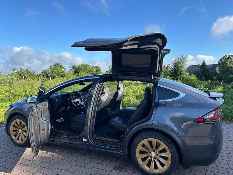 Grau Gebraucht 2017 Tesla Model X SUV | 29.500 € (Fairer Preis) - Bild 1/4