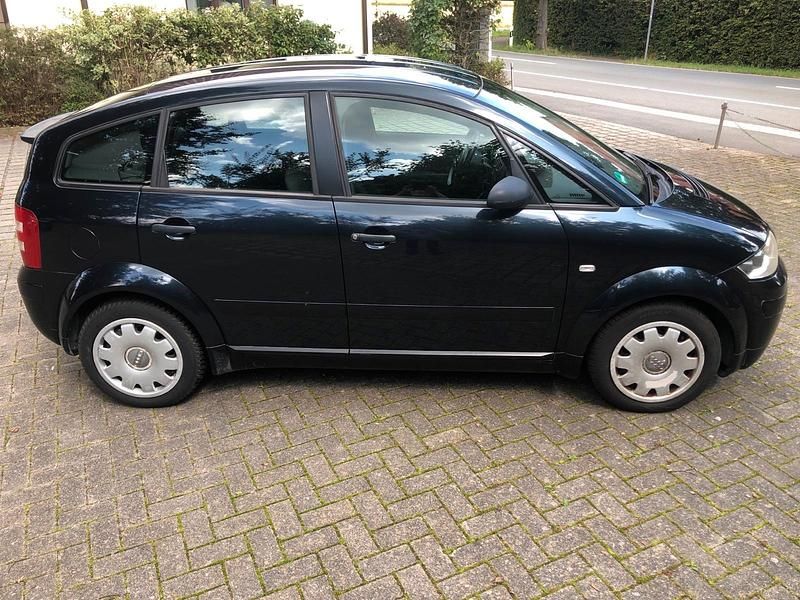 Blau Gebraucht 2001 Audi A2 Kleinwagen | 3.475 € (Fairer Preis) - Bild 1/4