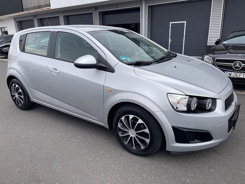 Gebraucht Chevrolet Aveo LT 101 PS (74 kW) 2013 Silber Kleinwagen