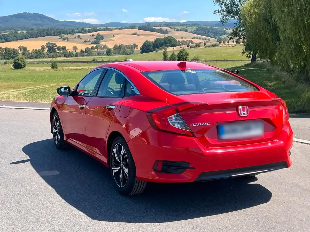 Gebraucht Honda Civic 120 PS (88 kW) 2019 Rot Limousine