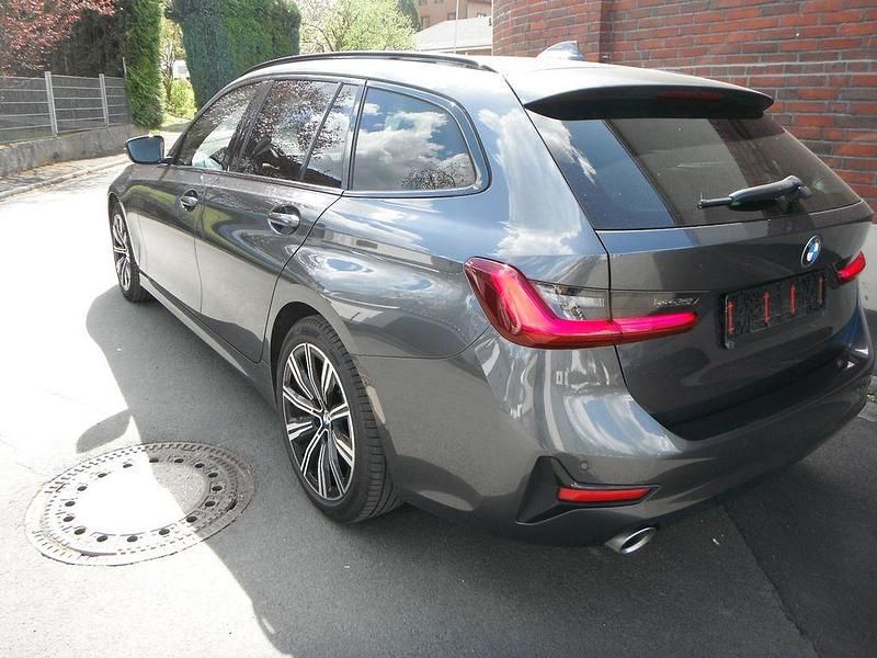 Gebraucht BMW 320 Advantage 190 PS (139 kW) 2021 Grau Kombi