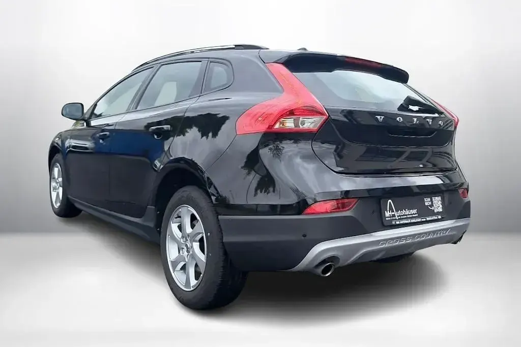Gebraucht Volvo V40 CC 120 PS (88 kW) 2018 Onyx black / metallic Kombi