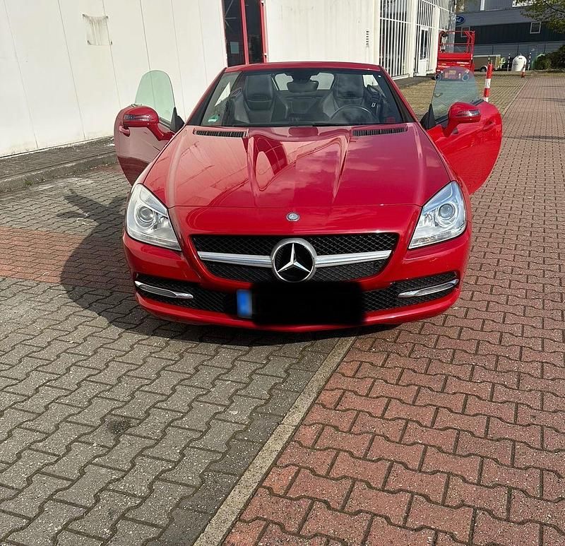 Gebraucht Mercedes SLK200 184 PS (135 kW) 2013 Rot Cabrio