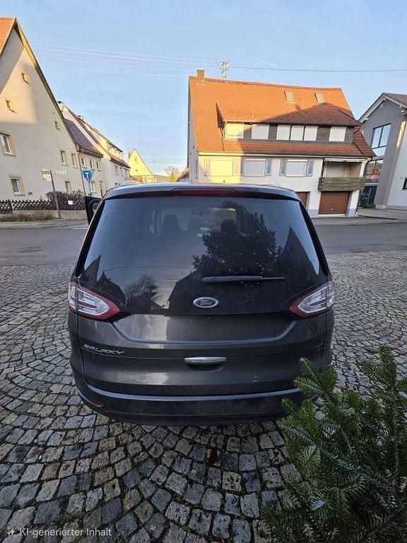 Grau Gebraucht 2019 Ford Galaxy Titanium Van / Kleinbus | 25.900 € (Etwas zu teuer) - Bild 1/4