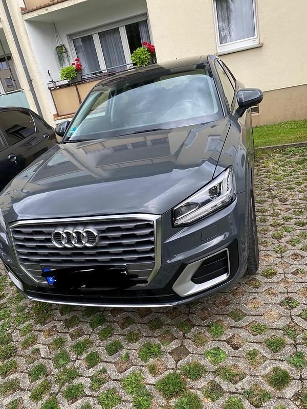 Grau Gebraucht 2019 Audi Q2 SUV | 24.499 € (Teuer) - Bild 1/4