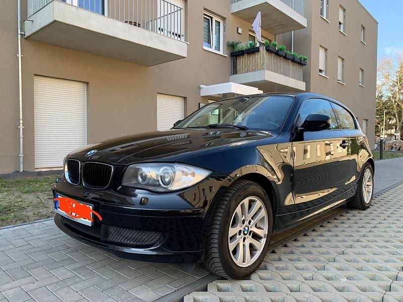 Gebraucht BMW 120 177 PS (130 kW) 2009 Schwarz Kleinwagen
