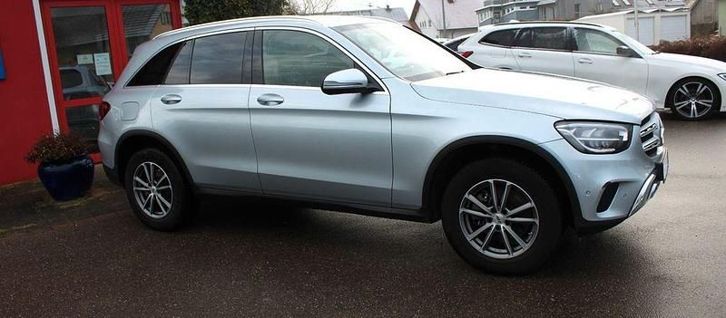Gebraucht Mercedes GLC220 194 PS (142 kW) 2020 Grau SUV