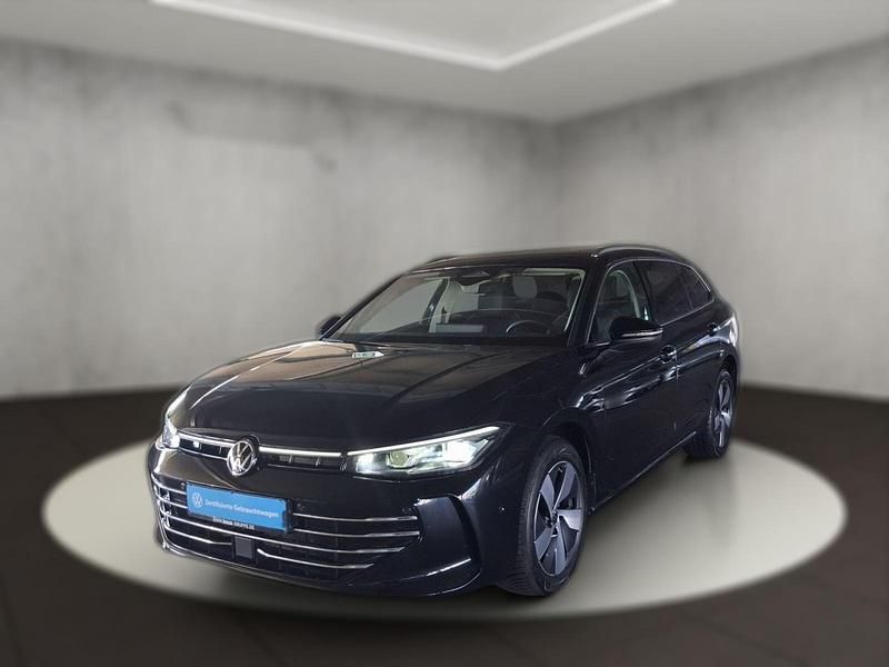 Metallic Gebraucht 2024 VW Passat Elegance Kombi | 46.230 € (Teuer) - Bild 1/4