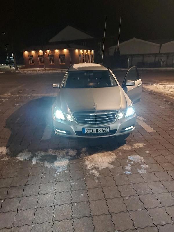 Silber Gebraucht 2013 Mercedes E220 Kombi | 6.500 € (Superpreis) - Bild 1/4