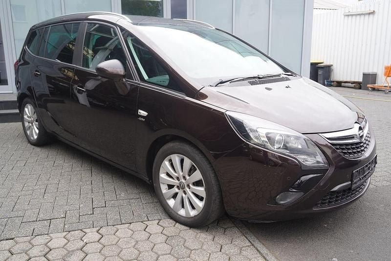 Braun Gebraucht 2014 Opel Zafira Tourer Active Van / Kleinbus | 4.990 € (Teuer) - Bild 1/4
