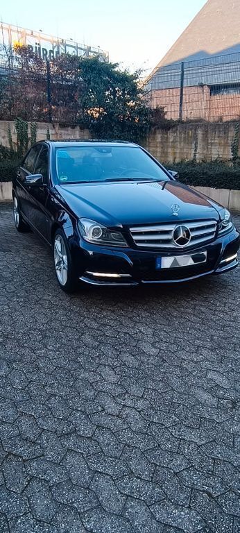 Blau Gebraucht 2012 Mercedes C220 Avantgarde Limousine | 16.450 € (Teuer) - Bild 1/4