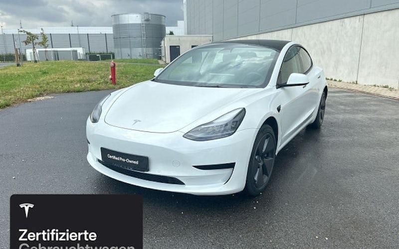 Weiß Gebraucht 2021 Tesla Model 3 Limousine | 24.400 € (Fairer Preis) - Bild 1/4